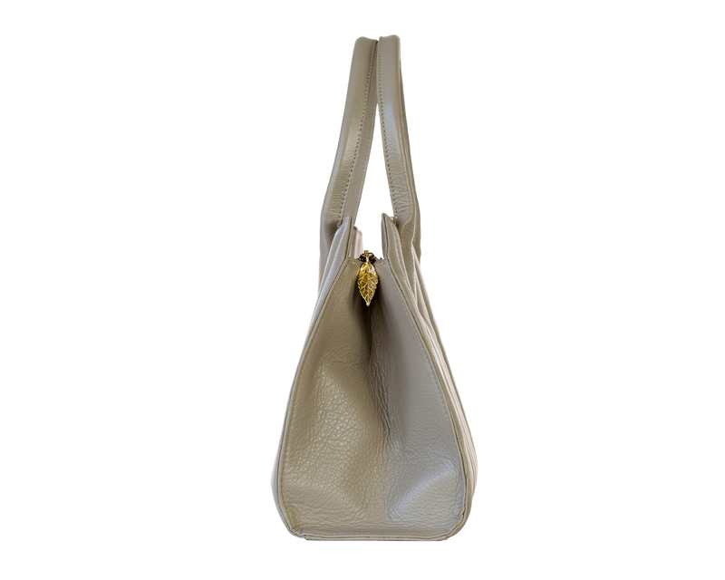 The Elizabeth - Pebble